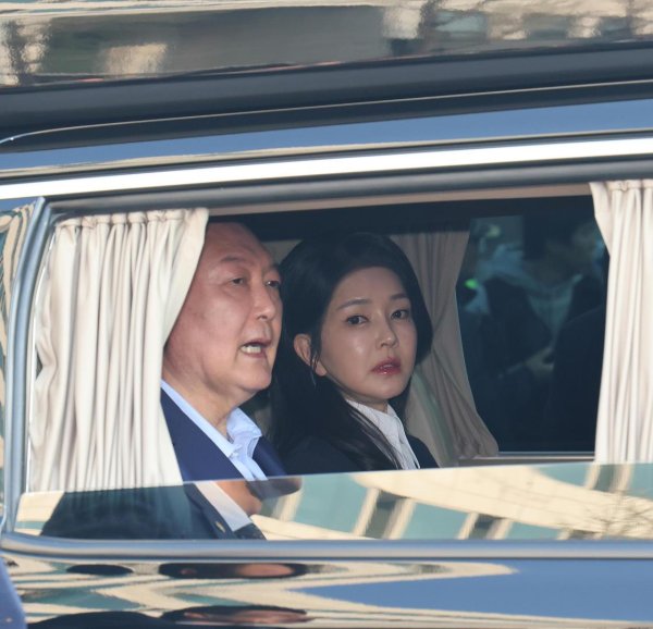 哈福配资 韩国前第一夫人金建希硕士论文被认定剽窃，博士论文总共860句中220句是复制粘贴