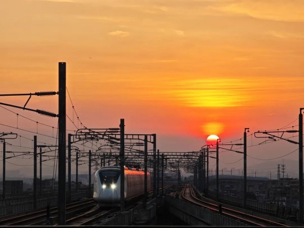 股壹佰 搭广东城际，还有一个选择是分段乘车