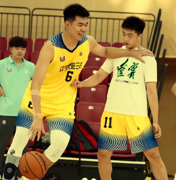 牛牛配 沈阳双雄还留洋吗？放心吧，西甲U22一定能看到张峻豪黄秋实身影